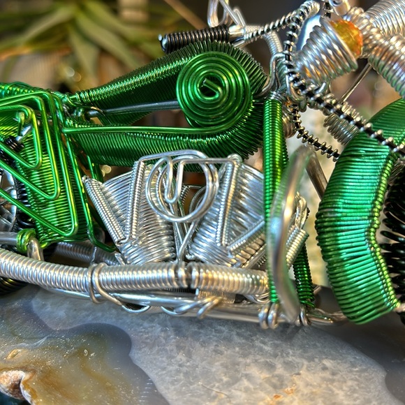 🔥SALE🔥 Wire Wrapped Motorcycle With A Crystal Headlight! Hand Made! - Picture 13 of 13